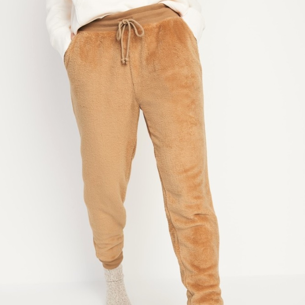 💞 2/$20 OLD NAVY Tan Teddy Sweatpants